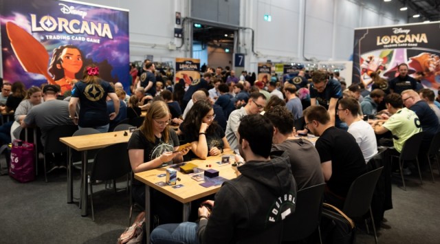 SPIEL Essen 23 Disney Lorcana Spieler.jpg